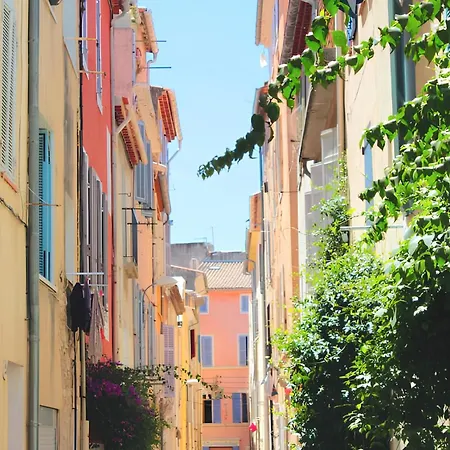 Centre-ville, Proche Port Apartment